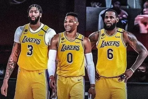 NBA2K22手游版湖人队阵容：詹姆斯浓眉核心，威斯布鲁克三双助力，角色球员灵活搭配